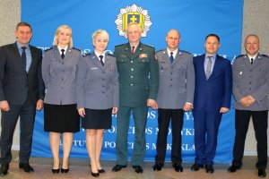 Wspólne zdjęcie polskiej delegacji z kierownictwem Szkoły Policji Litwy.